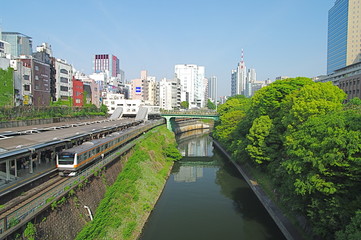 神田川と御茶の水駅