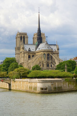 Fototapeta na wymiar Widok z Notre-Dame de Paris i Sekwany