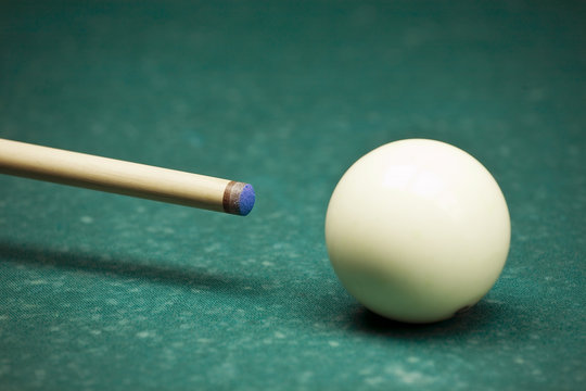 Cue and ball