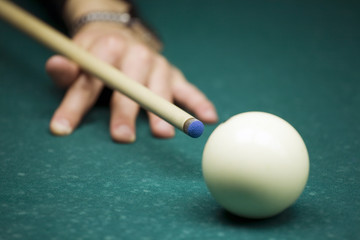 Cue and ball