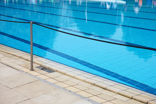 Schwimmbecken