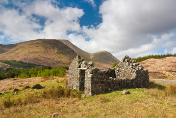 Glen More derelict stone hut