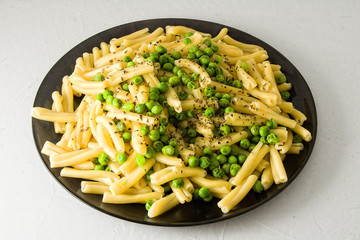 Piatti tipici - Fusilli con piselli e basilico