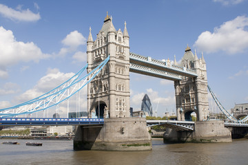 Fototapeta na wymiar Tower Bridge w Londynie