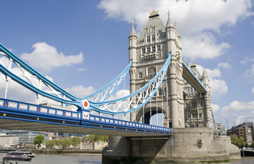 Fototapeta na wymiar The Tower bridge in London