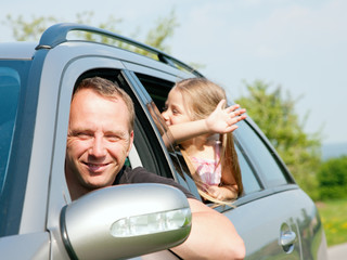 Familie im Auto verreist