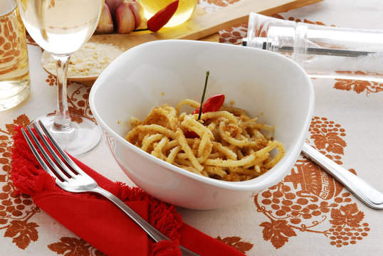 Pici con peperoncino e salsa briciolata - Primi della Toscana