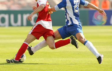 Futbol accion falta © Maxisport