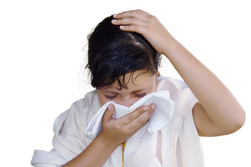 Niña estornudo gripe resfriado