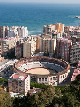Vista aerea de la plaza de toros de la Malagueta desde el castil