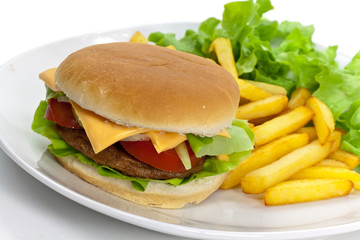 Hamburger mit Pommes Frites