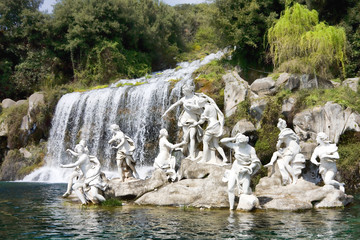 Fototapeta na wymiar Wodospady w Caserta
