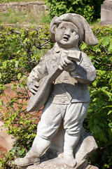 Statue mit Musiker oder Sänger mit Gitarre