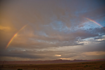 Echo Cliffs, dramatischem Himmel bei Sonnenuntergang