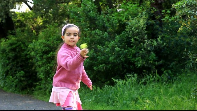Danse avec une fleur