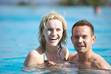 Flirt im Pool