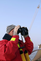 Blick durch das Fernglas