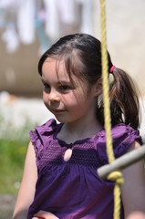 enfant fille de 7 ans triste