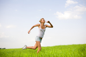 Fototapeta premium Happy young women runing in field