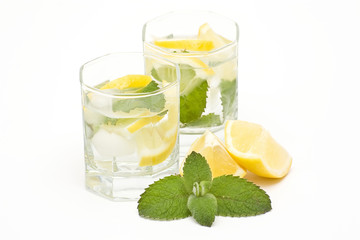 water with ice, mint and lemon