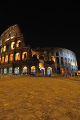 Fototapeta na wymiar Colosseum w nocy