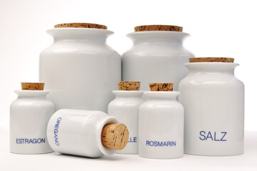Gewürzdosen aus Keramik mit Korken
