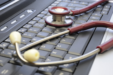 Medizin Gesundheit Stethoskop auf Computer Tastatur