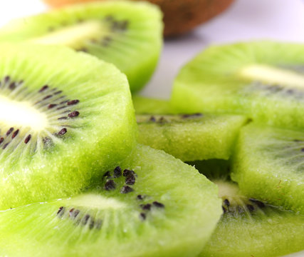 plato de kiwis