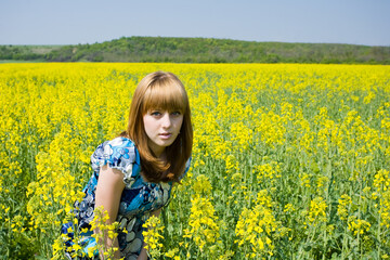 Fototapeta premium Blonde in a rape field