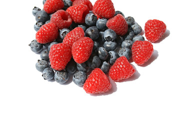 heidelbeeren und himbeeren