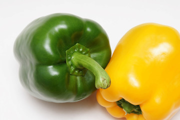 grüne gelbe paprika