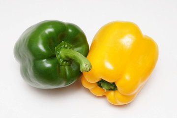 grüne gelbe paprika
