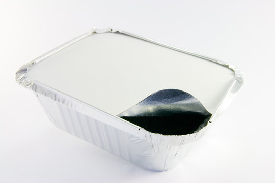 1 square foil partly opened catering tray