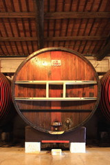 Weinfaß, Holzfaß, Weinkeller, Languedoc Roussilion