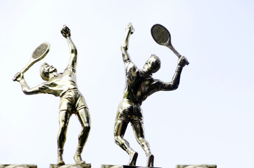 2 joueurs de tennis argenté