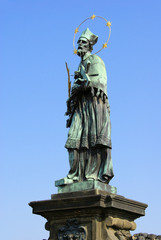 Karlsbrücke Statue Nepomuk - Charles Bridge statue Nepomuk 02