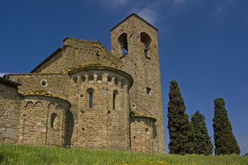 Fototapeta na wymiar Romanische Kirche in Artimino