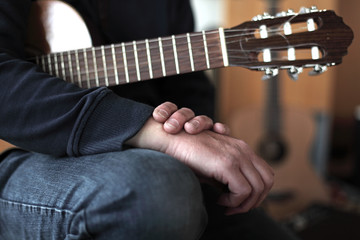Guitarist makes a pause