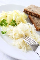 kartoffelsalat und sauerkraut