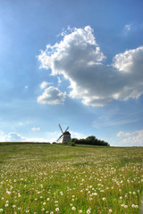 Mailandschaft mit Windmühle