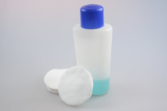 Nagellackentferner mit Wattepads