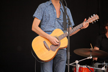 Obraz premium A view of a young guitar player