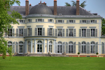 chateau dans le parc