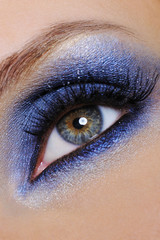 Blue make-up
