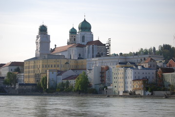Fototapeta na wymiar Passau - Blick von Innstadt auf Dom