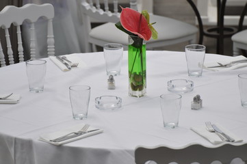 restaurant en plein air - table préparée