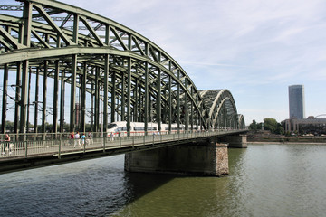 Fototapeta na wymiar Arch bridge in Koeln, Germany