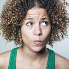 jeune femme soucieuse
