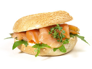 Bagel mit Lachs und Frischkäse