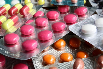 medikamente farbig / medicine colours